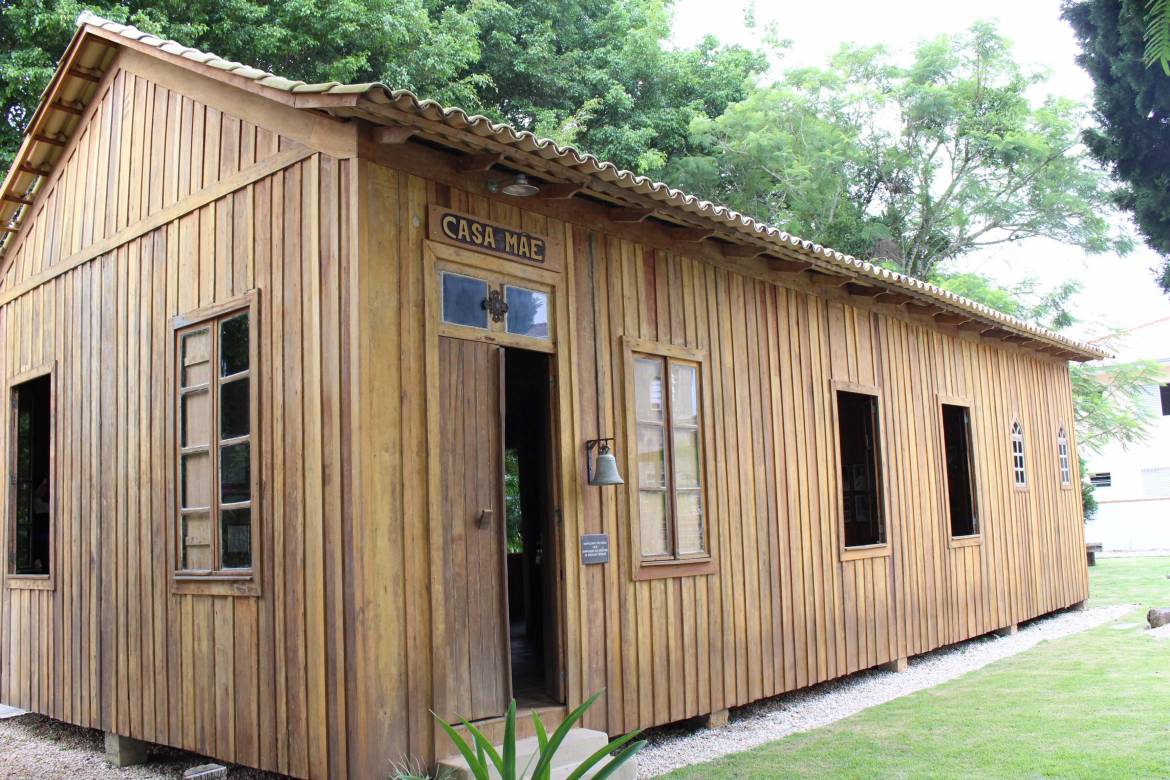 Frente-Casa-mãe.jpg
